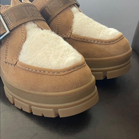UGG Tan and White Loafers with Strap - Picture 2 of 8